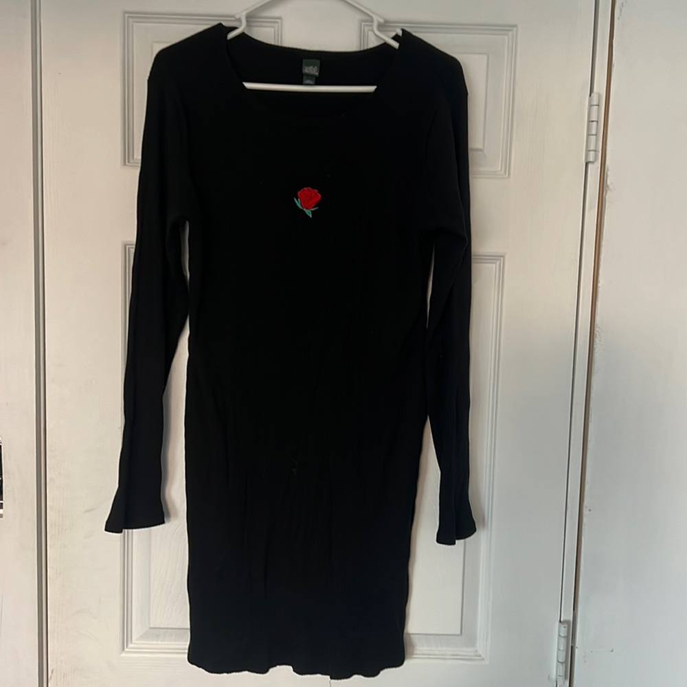 Long sleeved black dress with rose embroidery